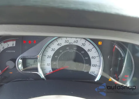 2013 Toyota Sienna Se 8 Passenger z USA, uszkodzony, nr VIN 5TDXK3DC0DS391281